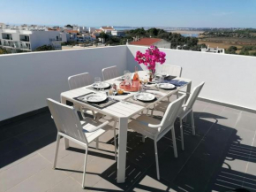Apartment 2 bedrooms , centre of Alvor, open view and private parking
